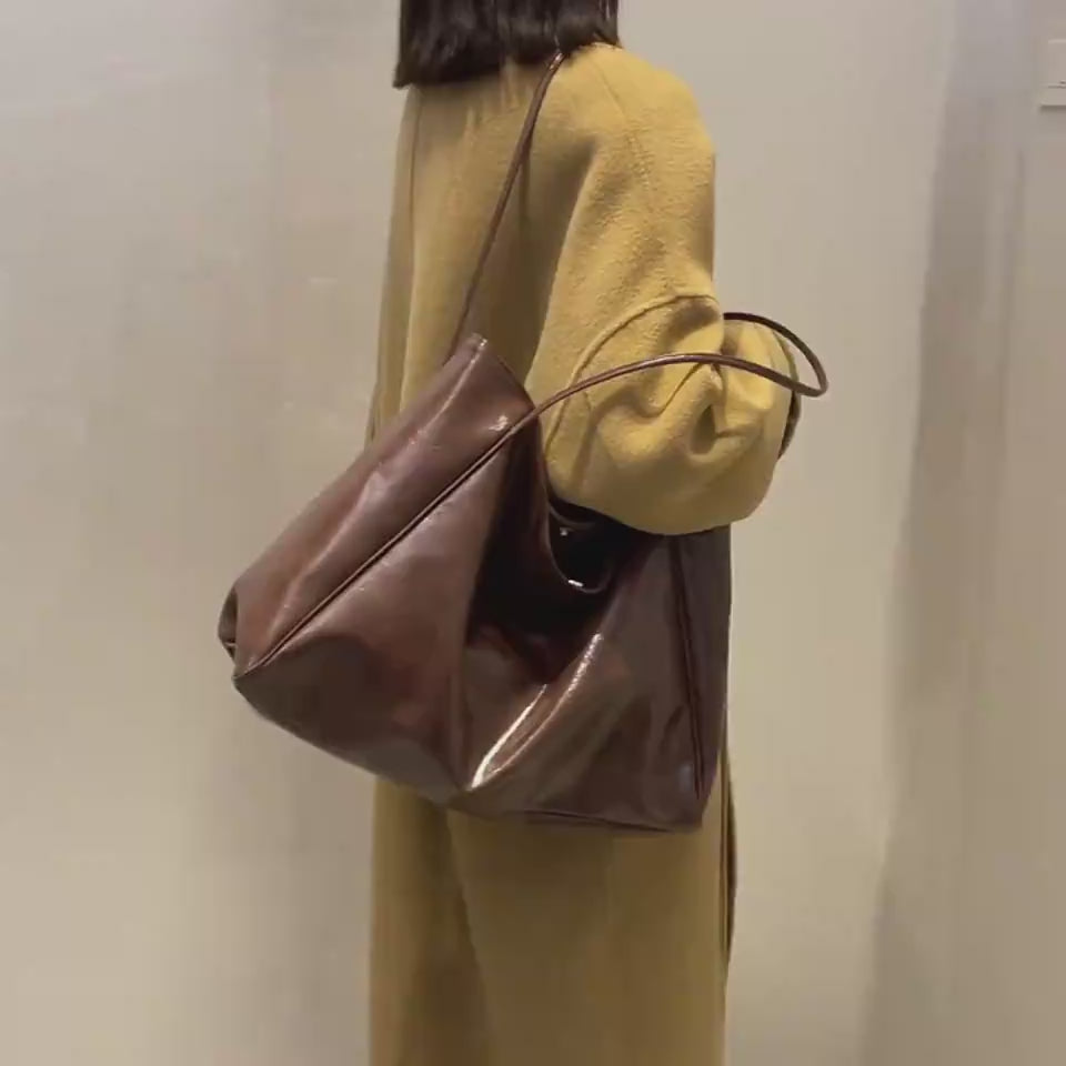 Soft PU Leather Large-Capacity Shoulder Bag — product video 3